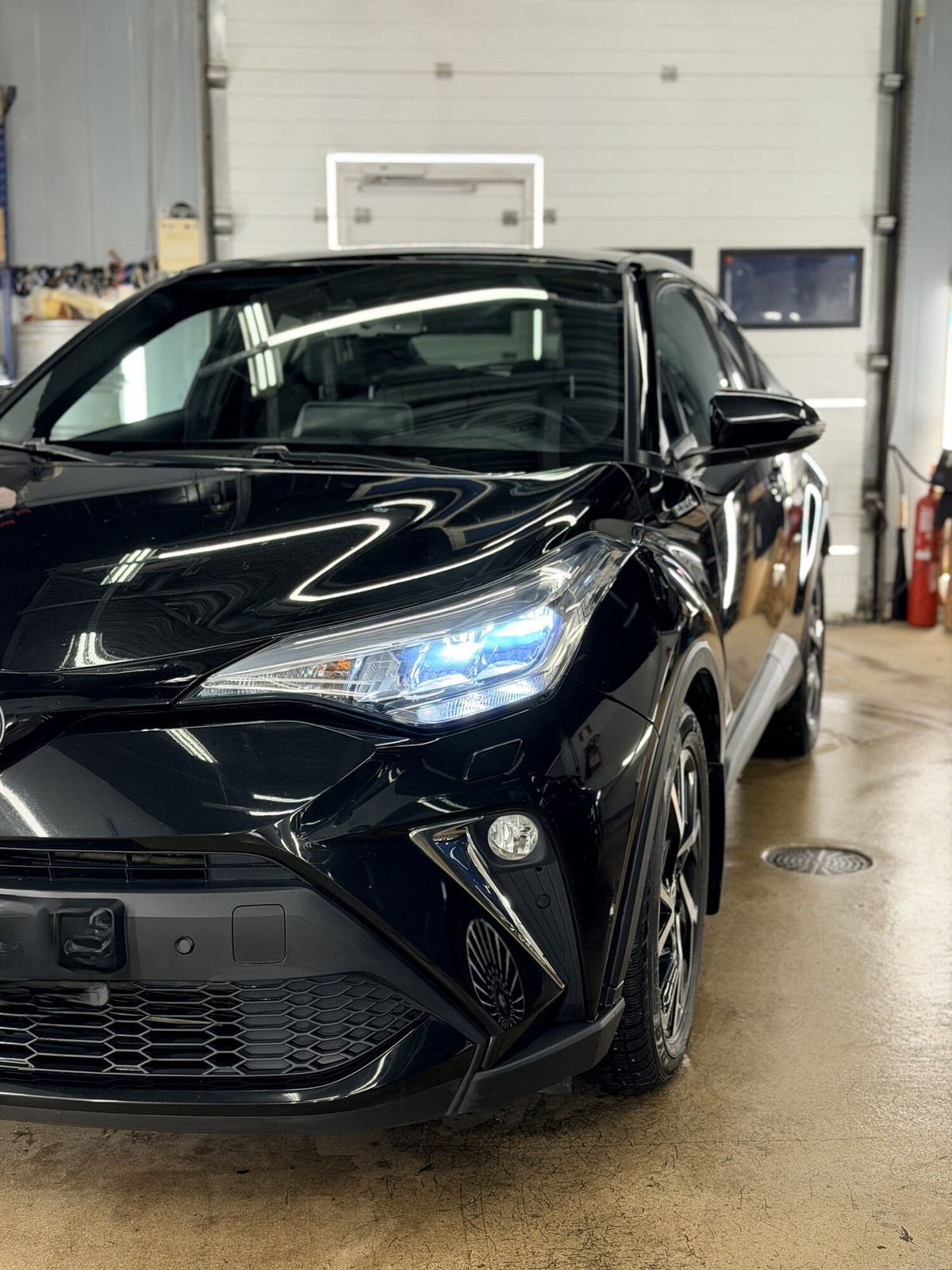 Toyota C-HR 2021, photo 2/16