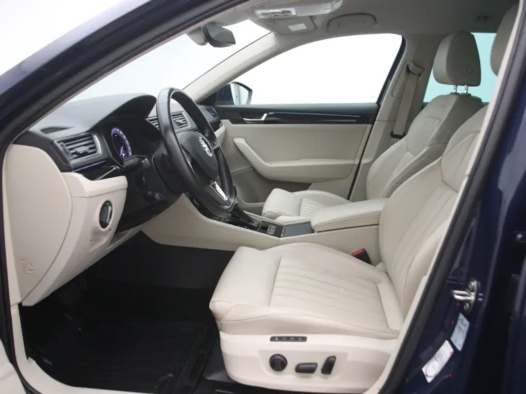 Škoda Superb 2017, photo 4/10