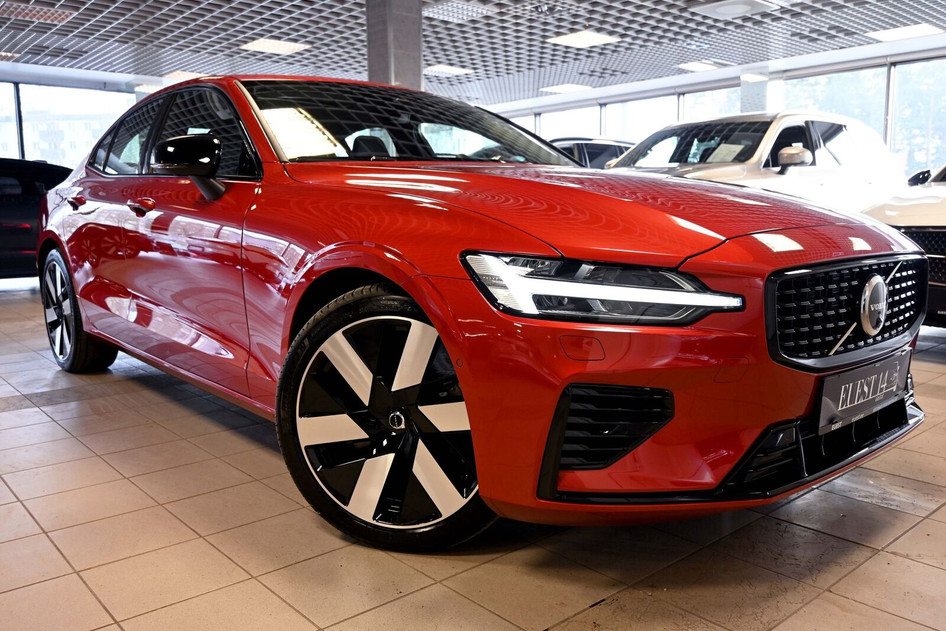 Volvo S60, 2024, 2.0, 335 kW, подключаемый гибрид (бензин/электричество), автомат, полный привод