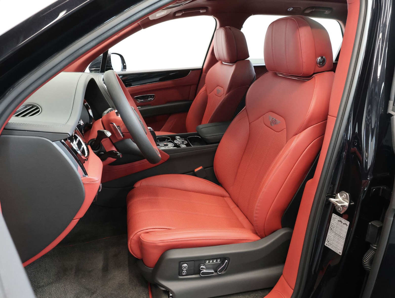 Bentley Bentayga EWB 2025, kuva 7/18