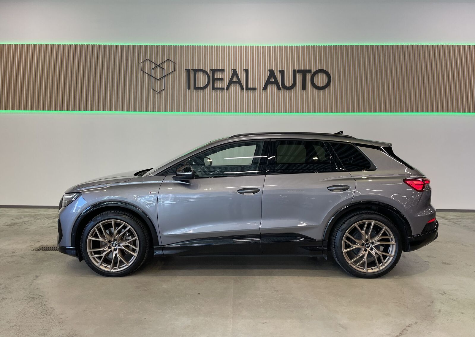 Audi Q4 e-tron 2023, photo 2/10