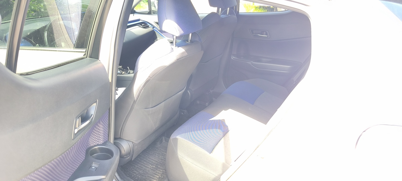 Toyota C-HR 2017, photo 6/14