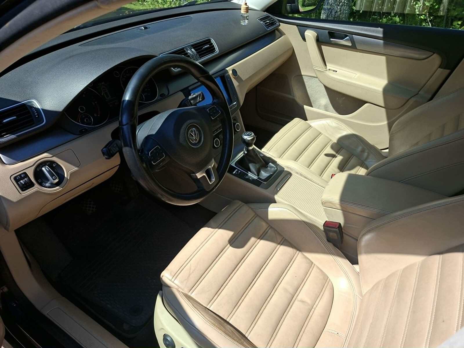 Volkswagen Passat Variant 2012, photo 5/7