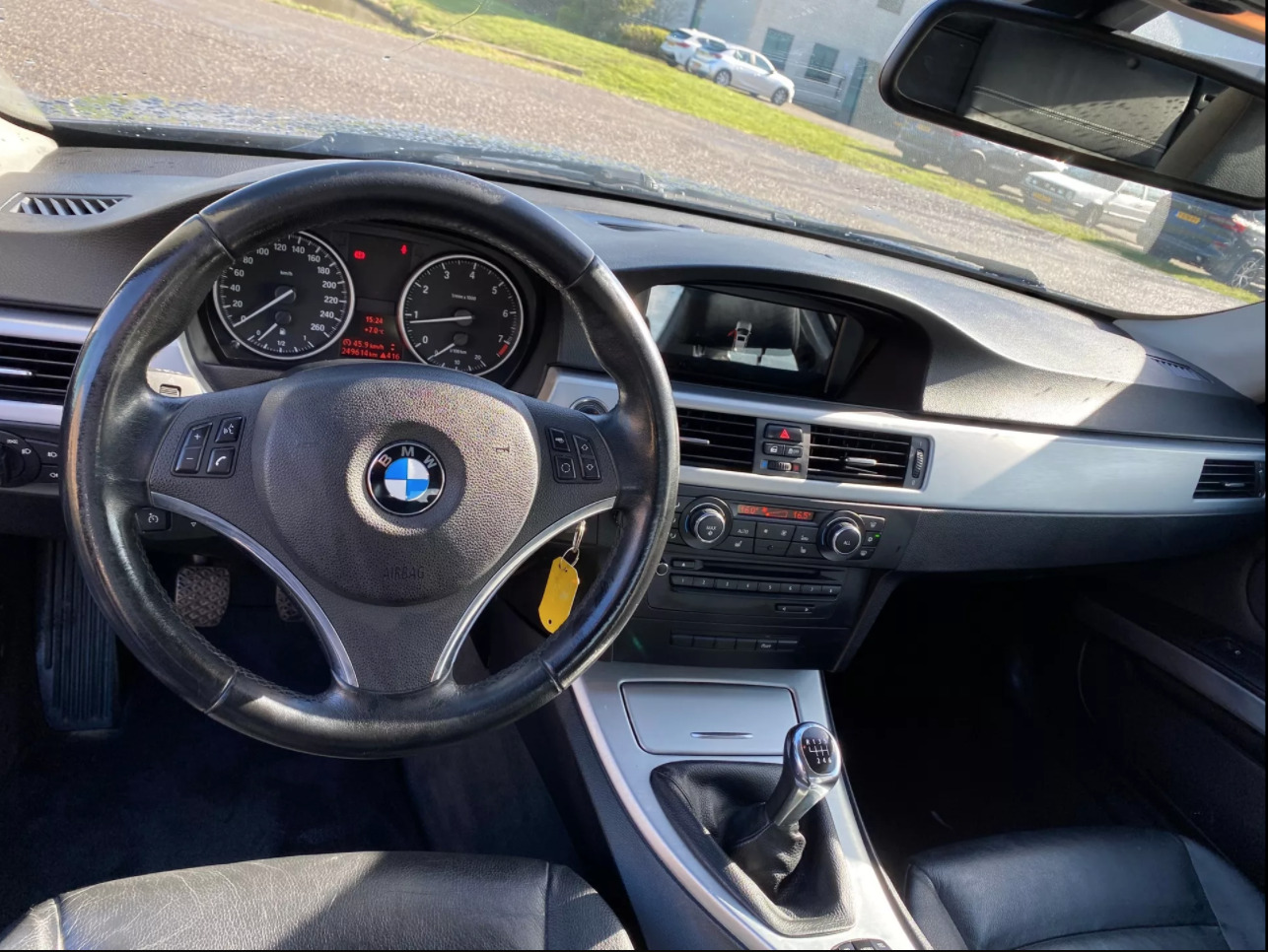 BMW 320 2011, photo 6/10