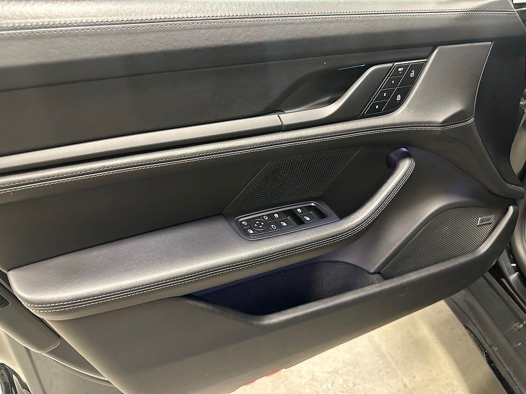 Porsche Taycan 2021, photo 7/10