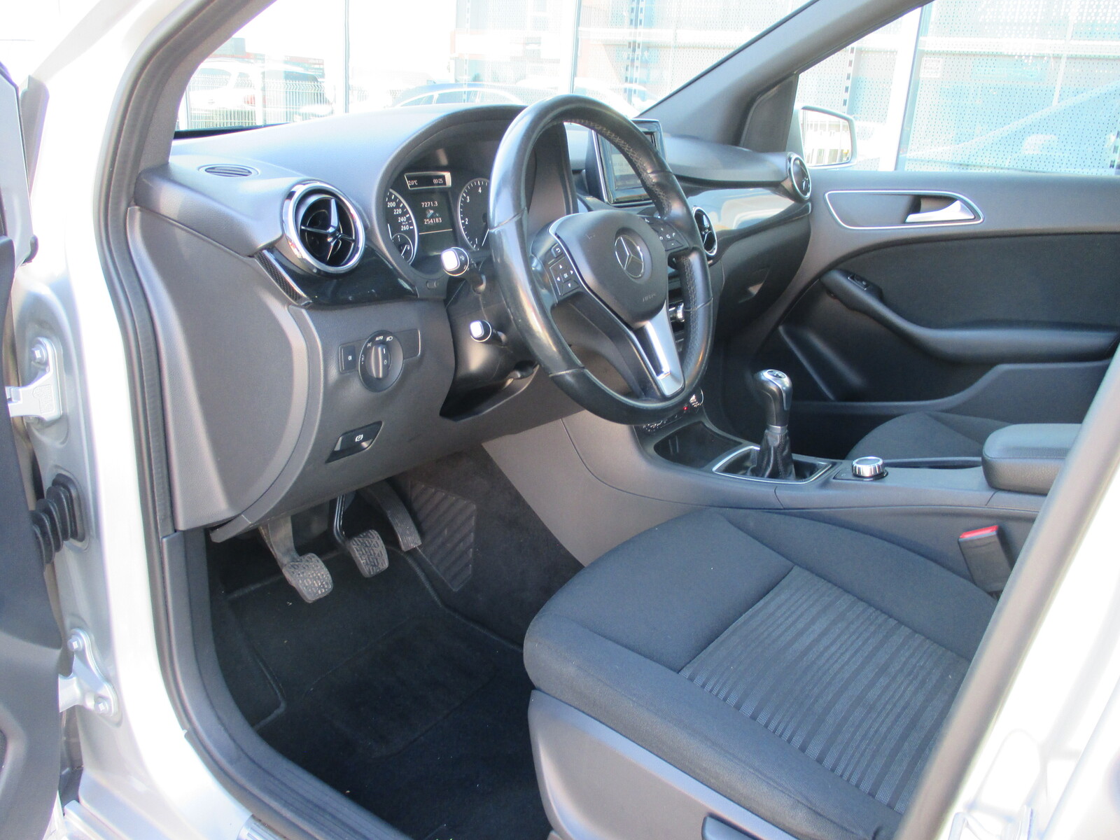 Mercedes-Benz B 180 2014, kuva 7/13