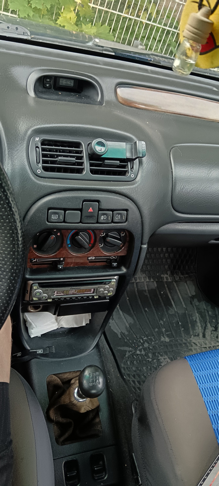 Rover 214 1997, photo 2/10