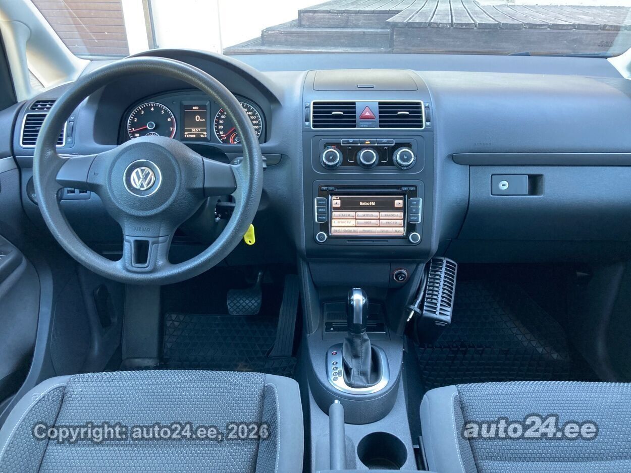 Volkswagen Touran 2010, photo 3/6