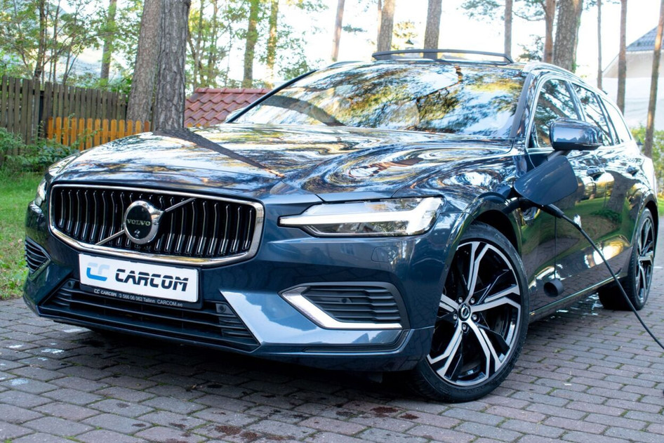 Volvo V60, 2023, 2.0, 335 kW, plug-in hybrid (petrol/electric), automatic, four-wheel drive
