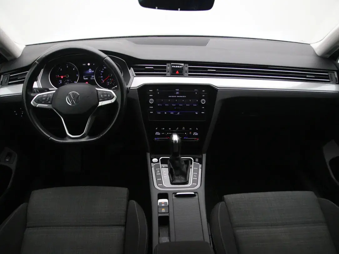 Volkswagen Passat 2021, photo 2/35