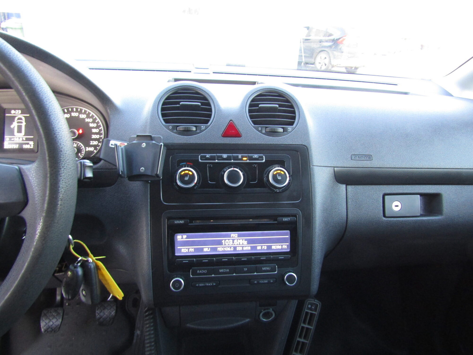 Volkswagen Caddy 2011, kuva 7/16