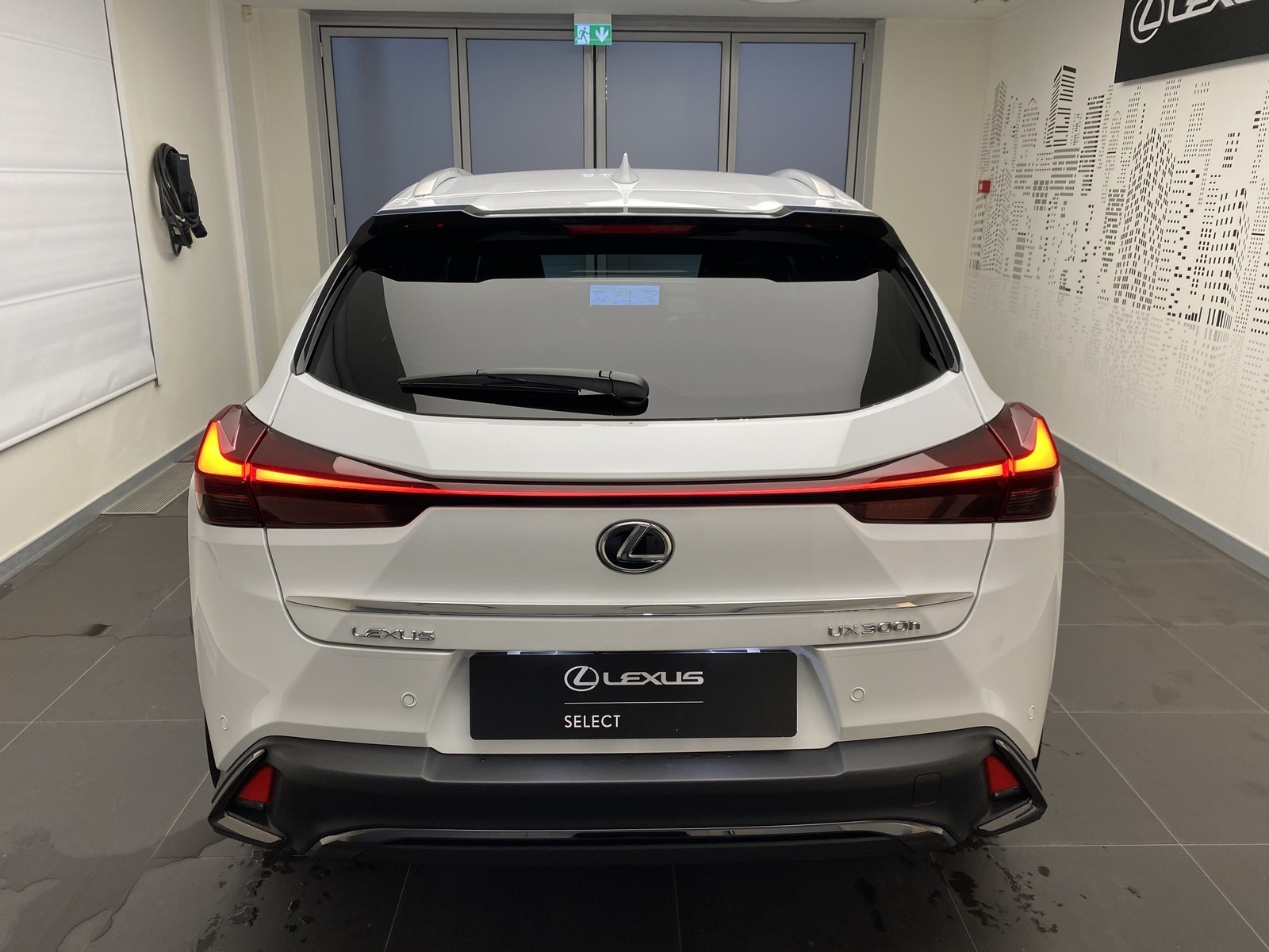 Lexus UX 300 2025, photo 3/10