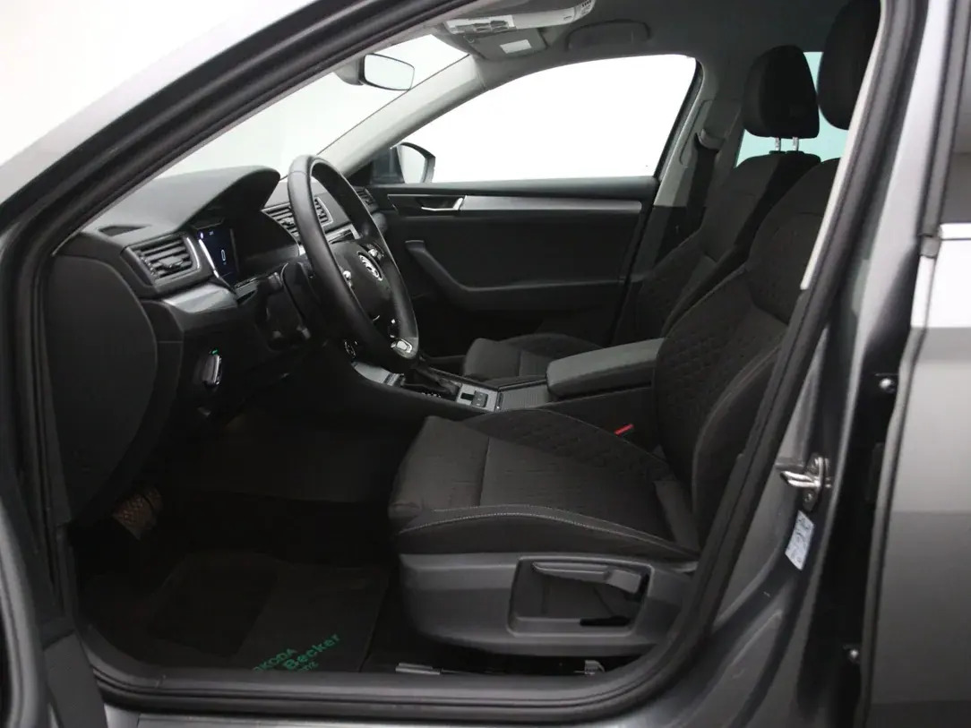 Škoda Superb 2022, photo 4/35