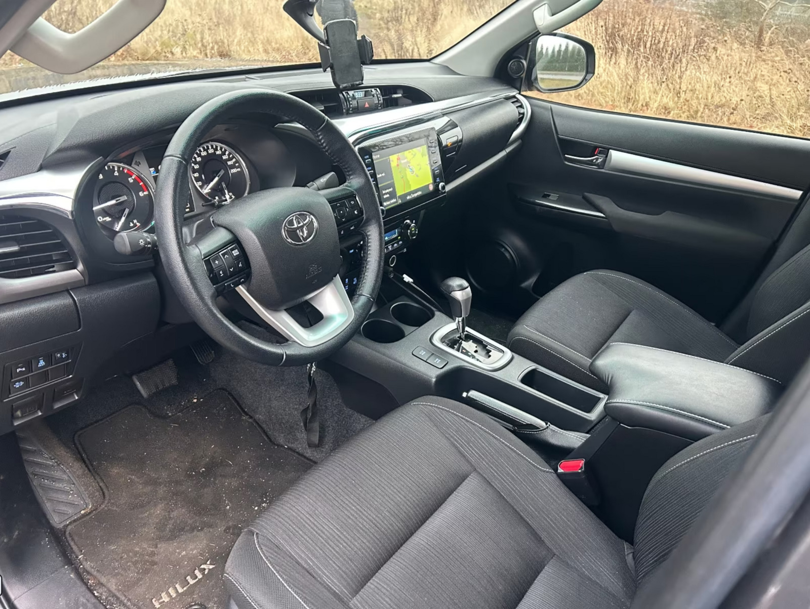 Toyota Hilux 2021, photo 7/10