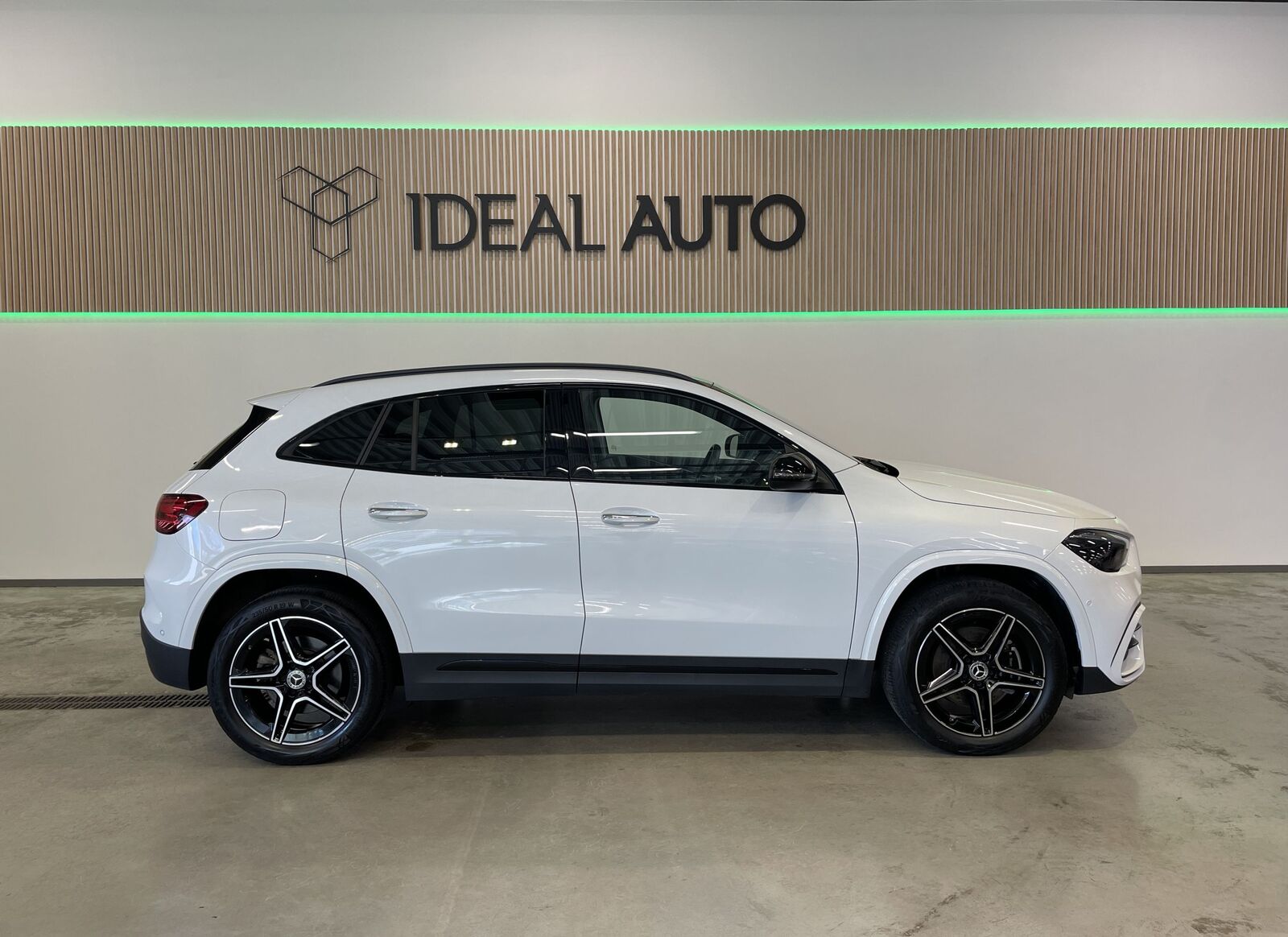 Mercedes-Benz GLA 250 2023, photo 3/10