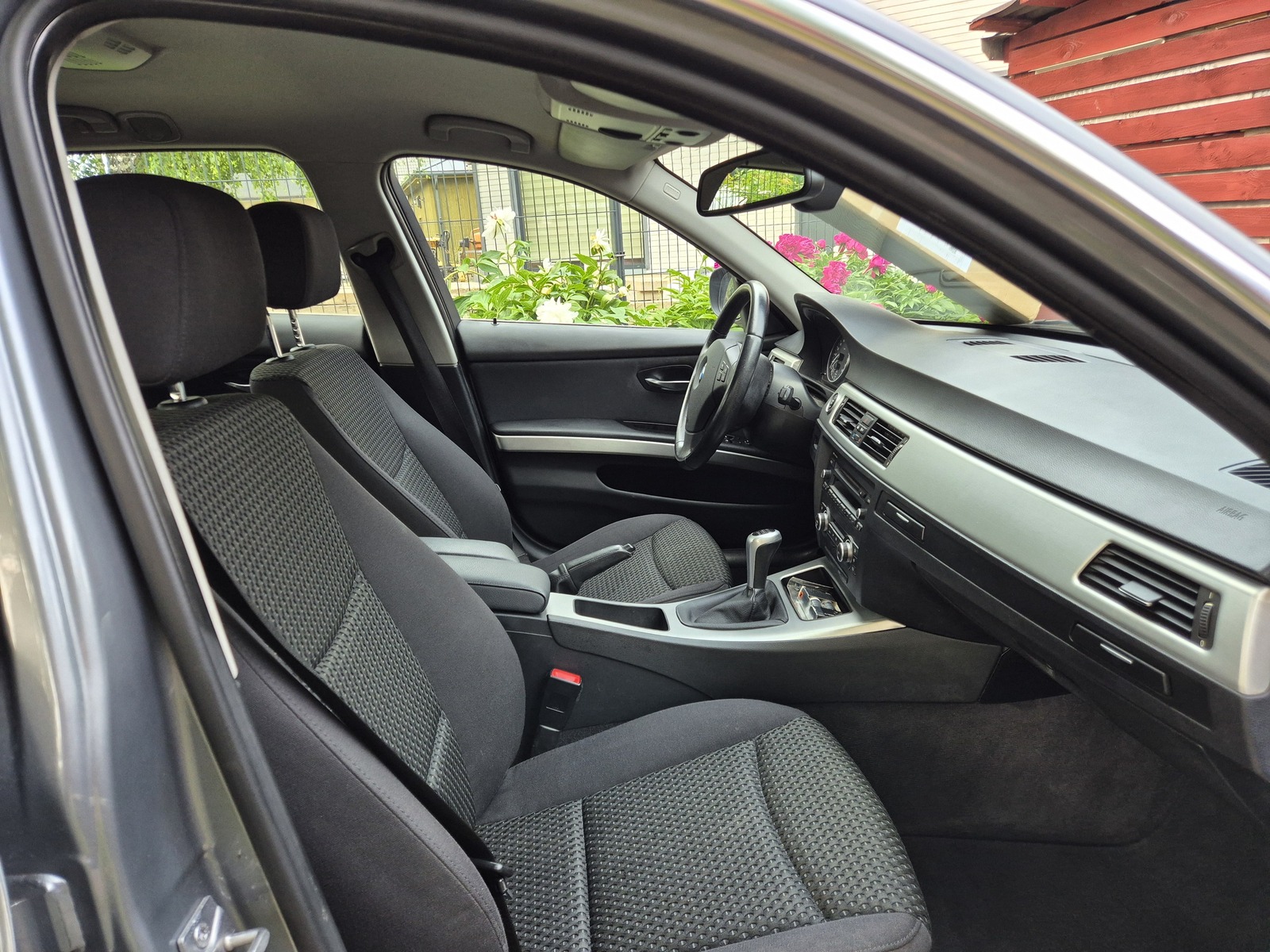 BMW 320 2011, photo 5/10