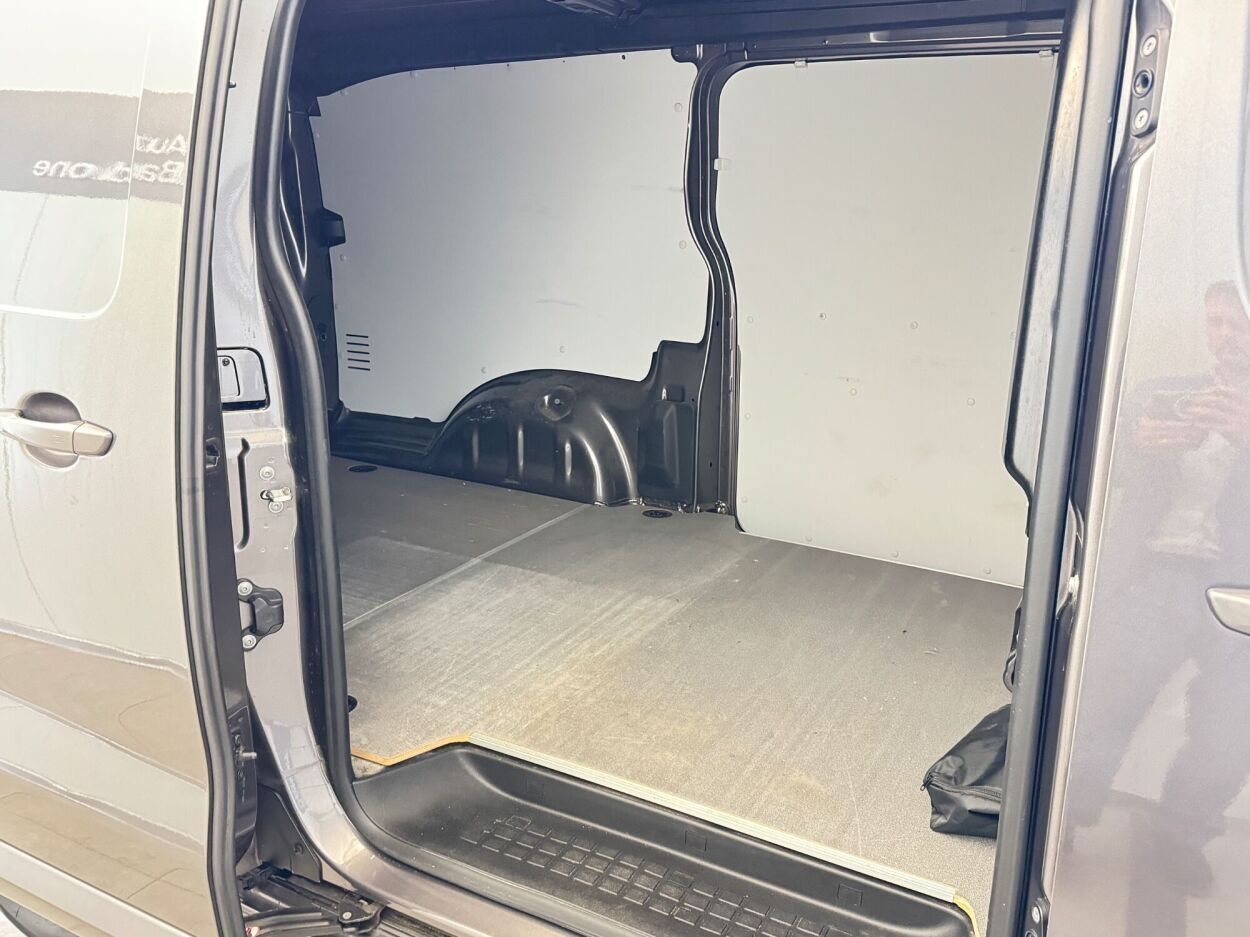 Toyota ProAce L3 Van 2.0 D4D 106kW 2024, photo 7/23