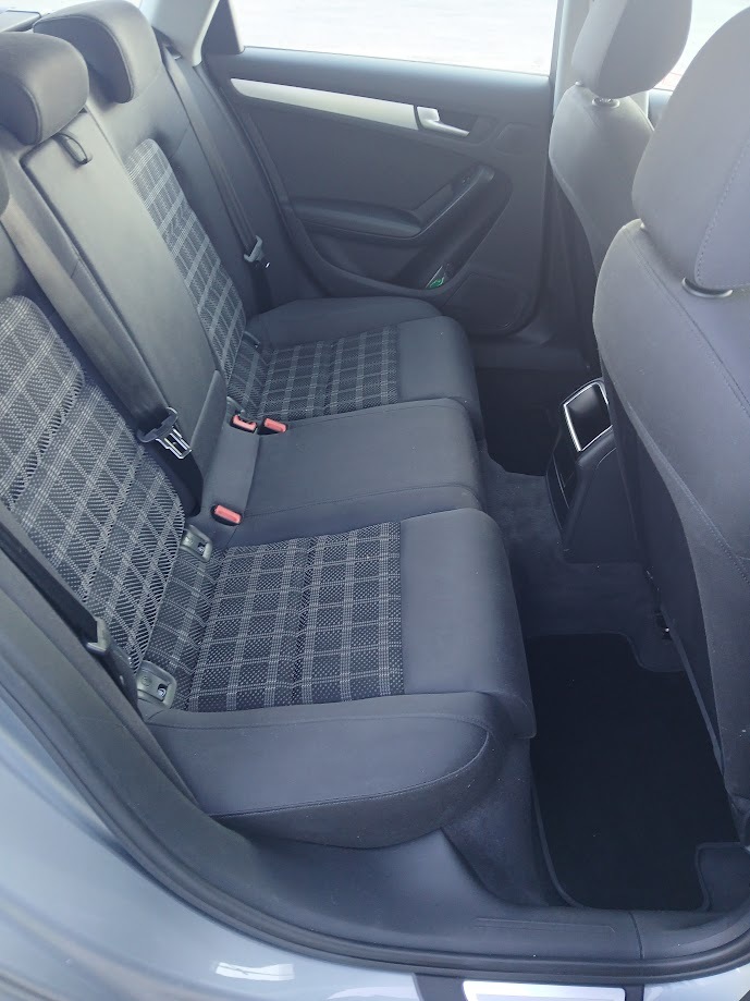 Audi A4 2010, photo 6/12