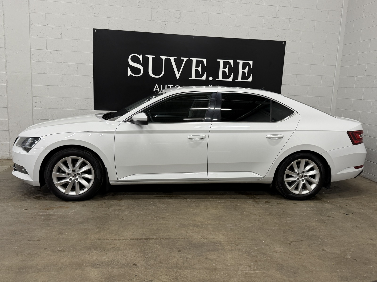 Škoda Superb 2017, photo 4/29