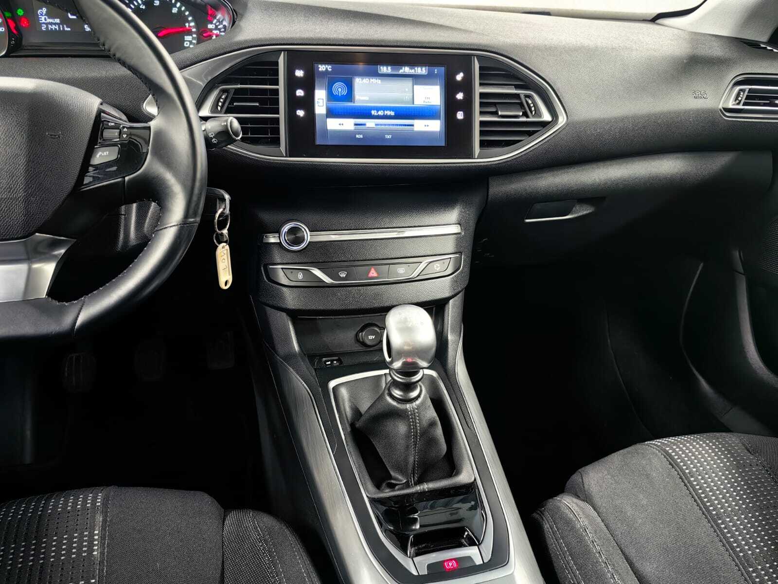 Peugeot 308 2015, photo 3/12
