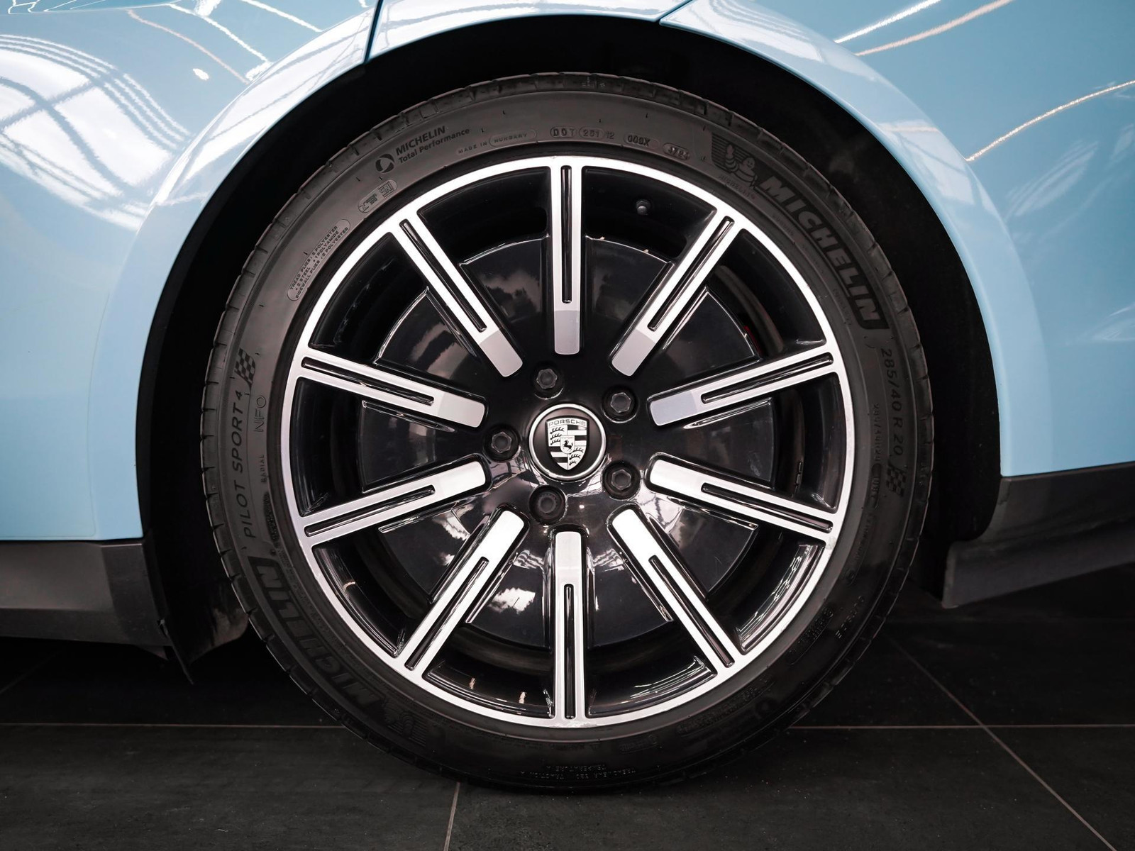Porsche Taycan 2021, photo 5/10