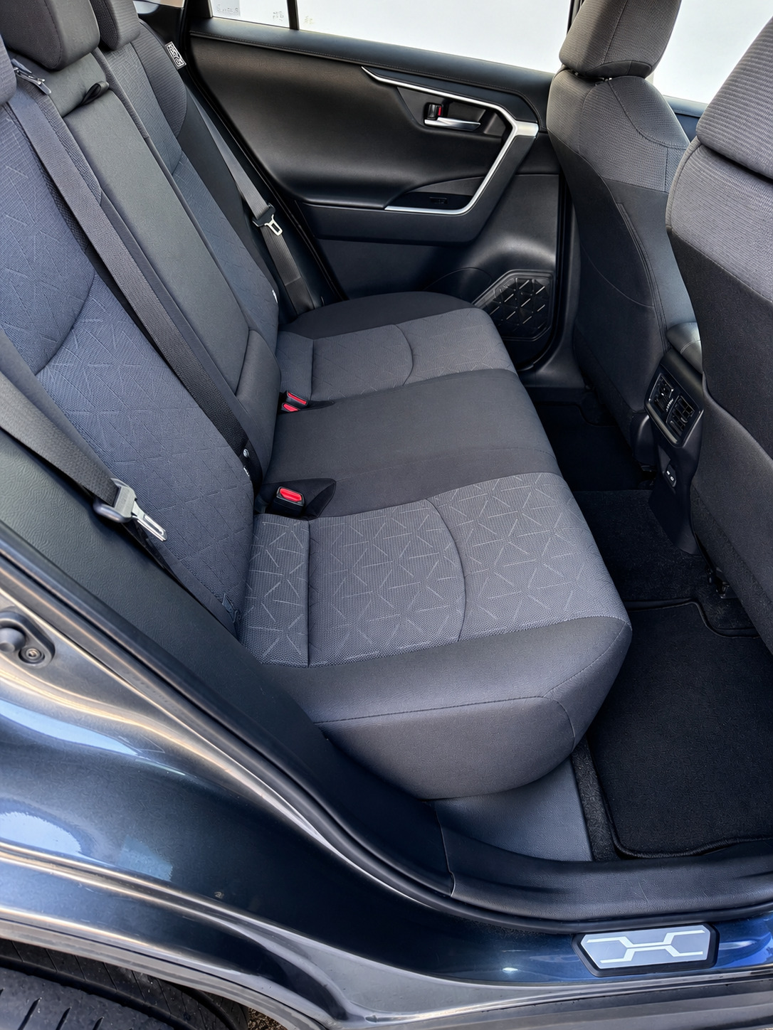 Toyota RAV4 2024, photo 6/9