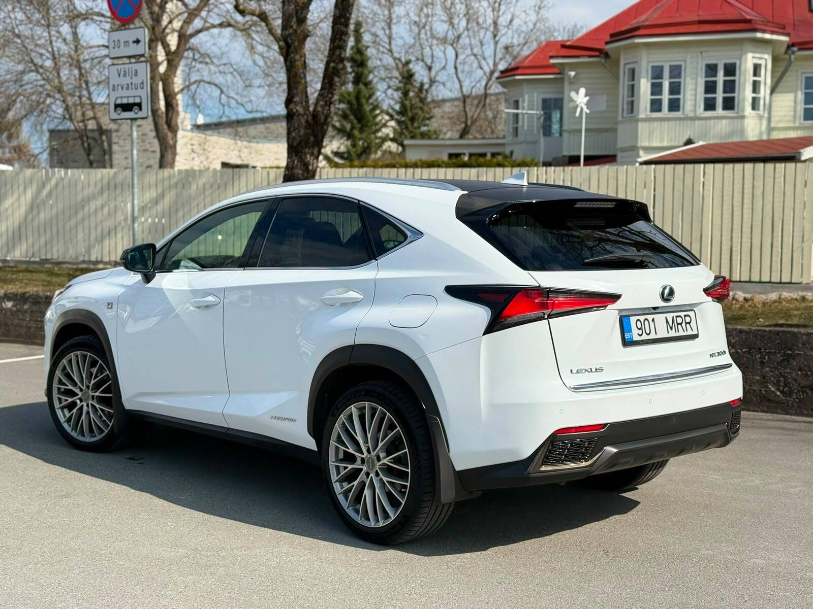 Lexus NX 300h 2018, kuva 2/17
