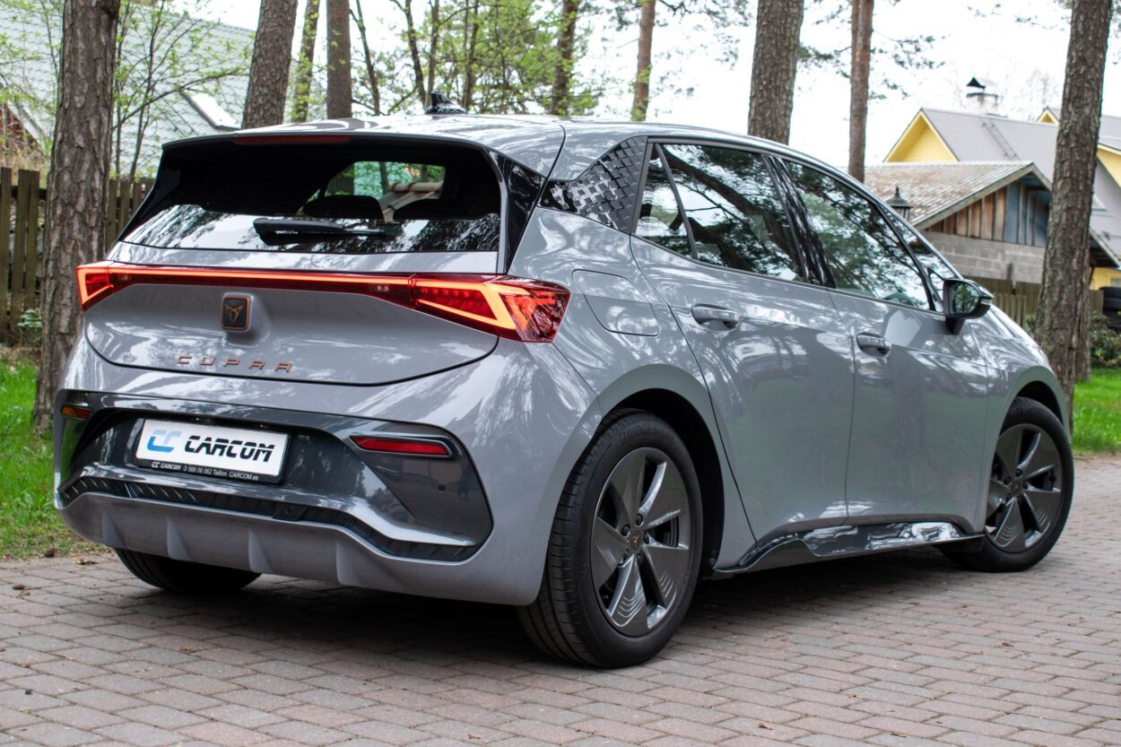 Cupra Born 2023, photo 2/18