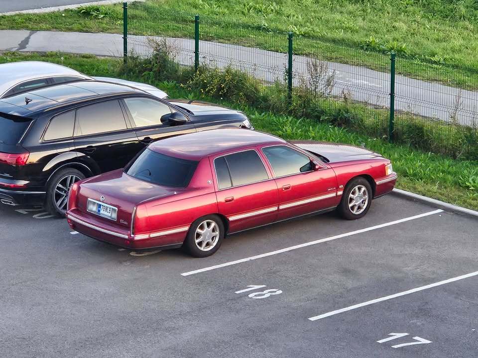 Cadillac DeVille 1997, kuva 2/10