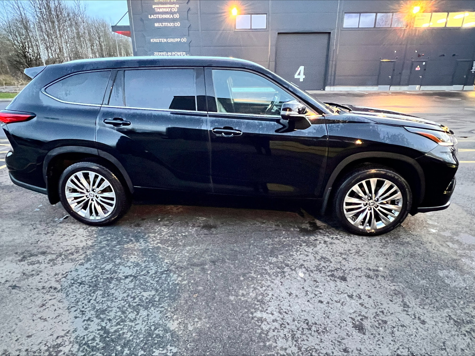 Toyota Highlander 2023, photo 2/7