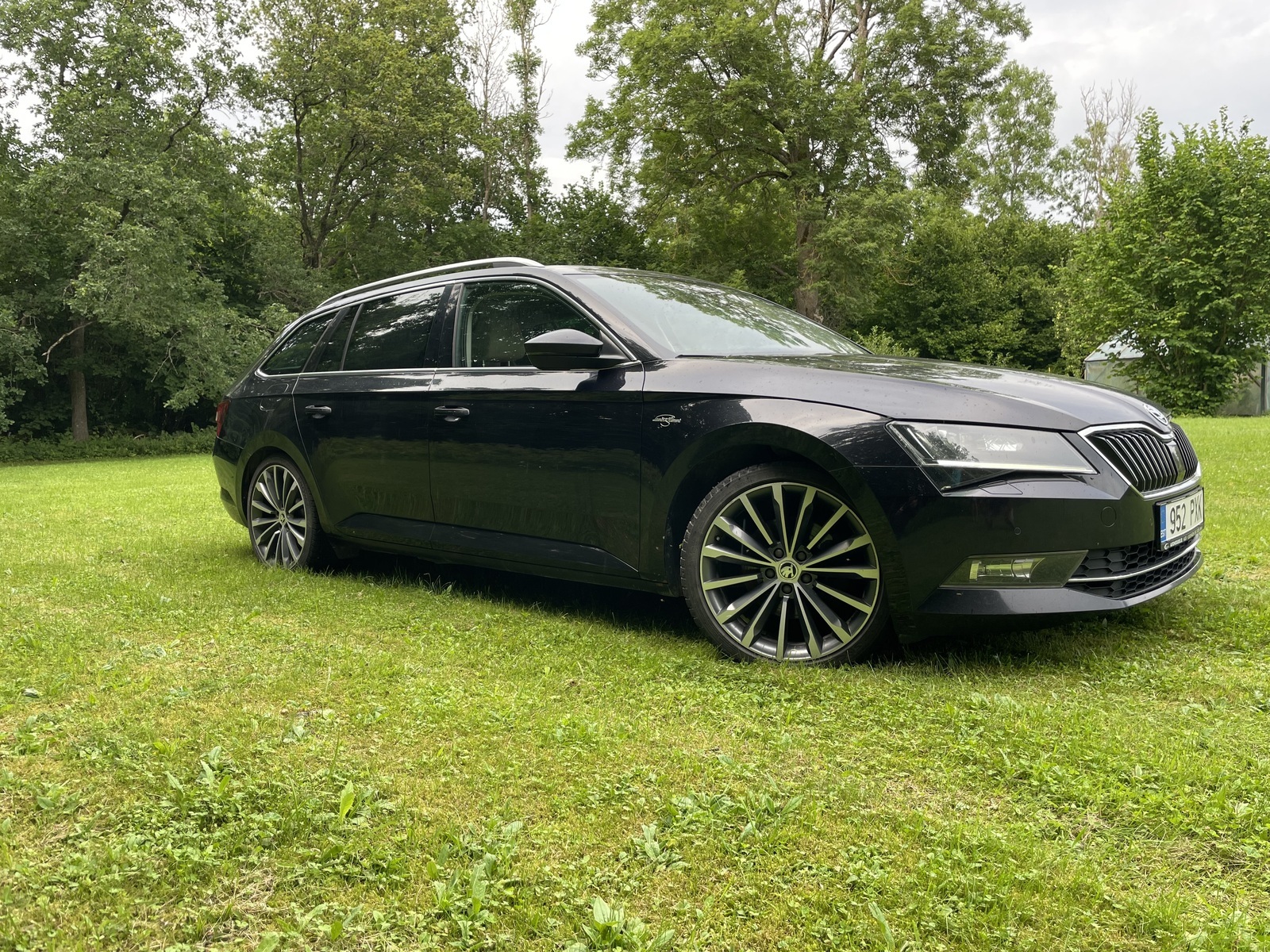 Škoda Superb L&K 2015, photo 3/12