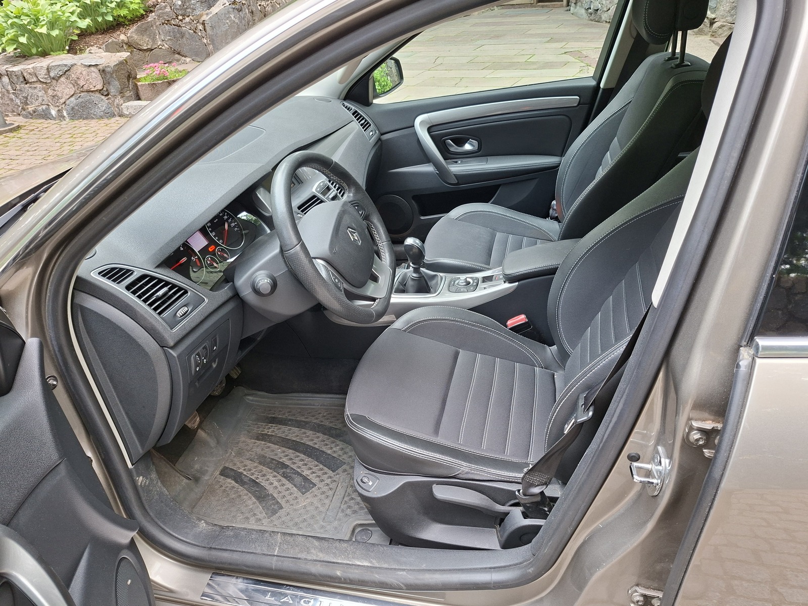 Renault Laguna 2011, kuva 3/7