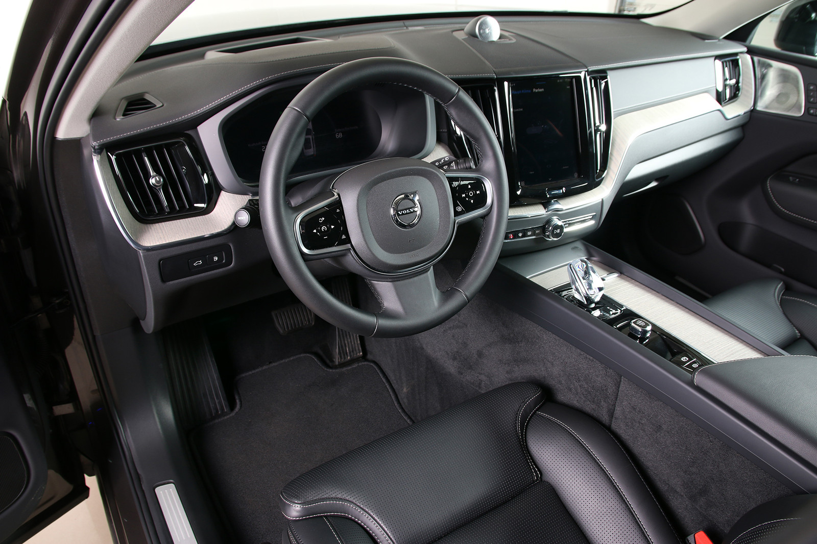 Volvo XC60 2024, photo 7/17