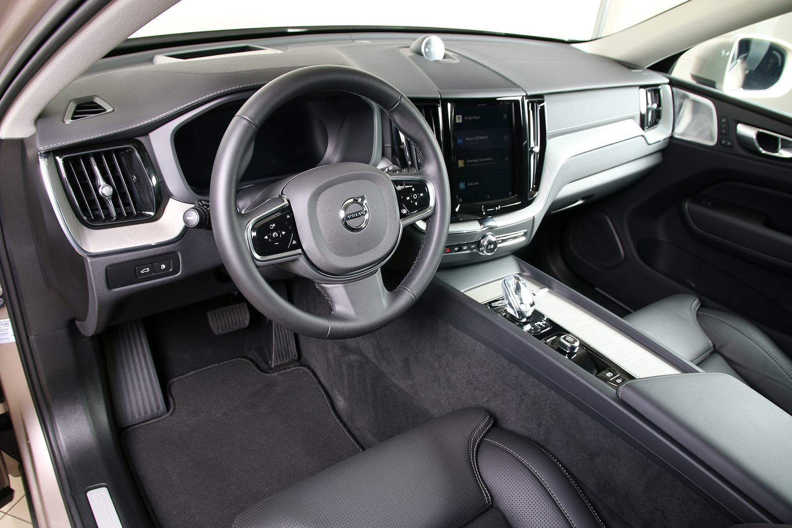 Volvo XC60 2024, photo 7/10