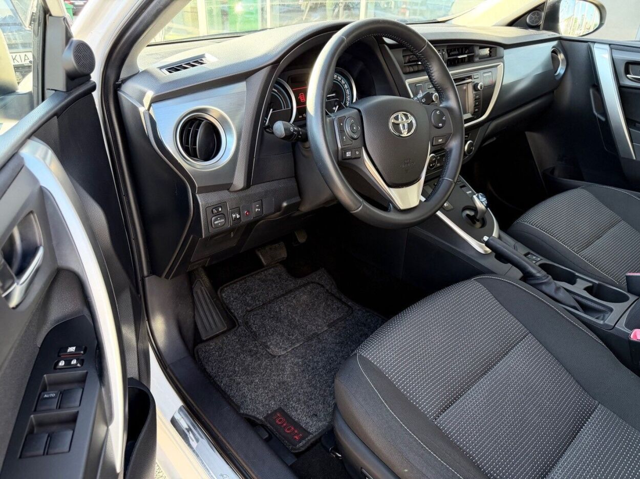 Toyota Auris 2014, kuva 7/11