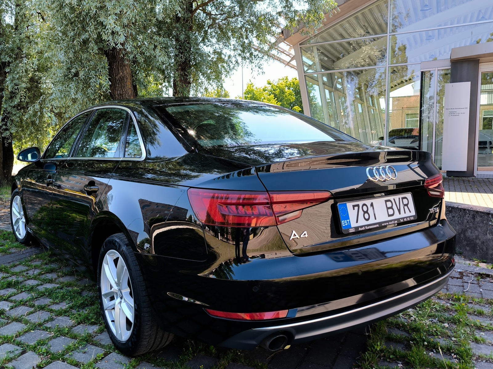 Audi A4 2018, photo 4/14