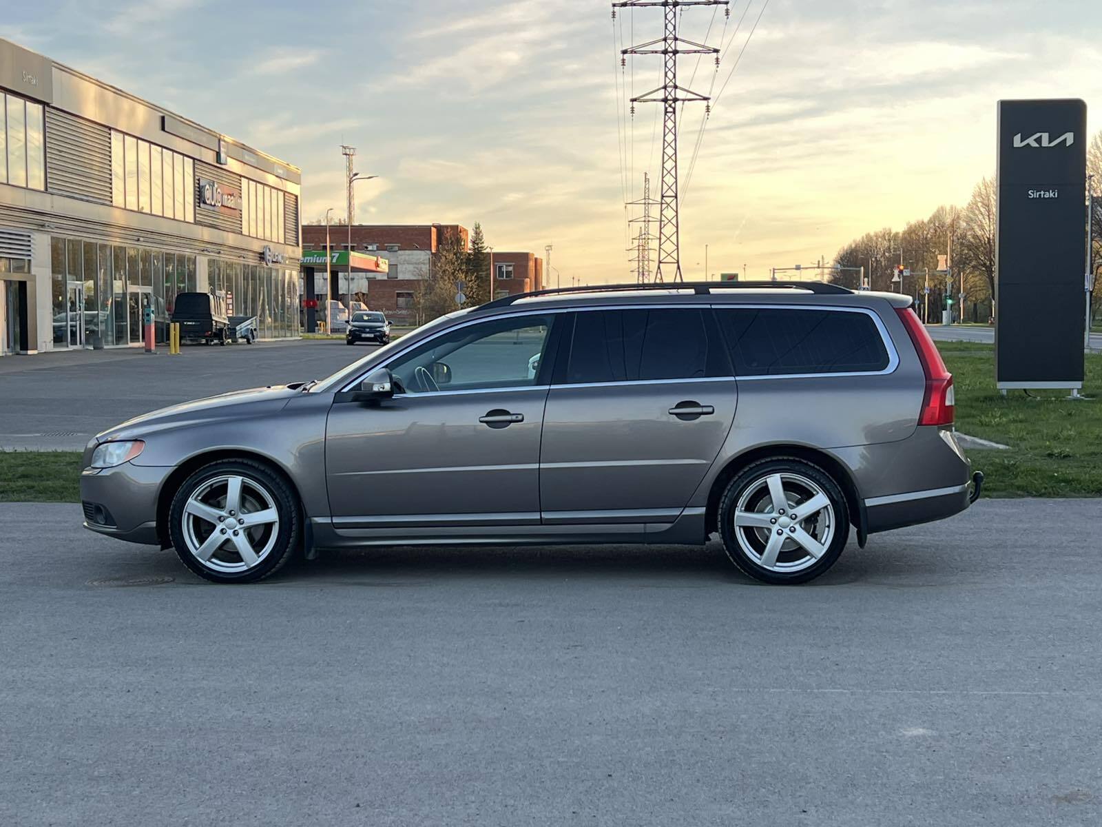 Volvo V70 2009, kuva 4/10