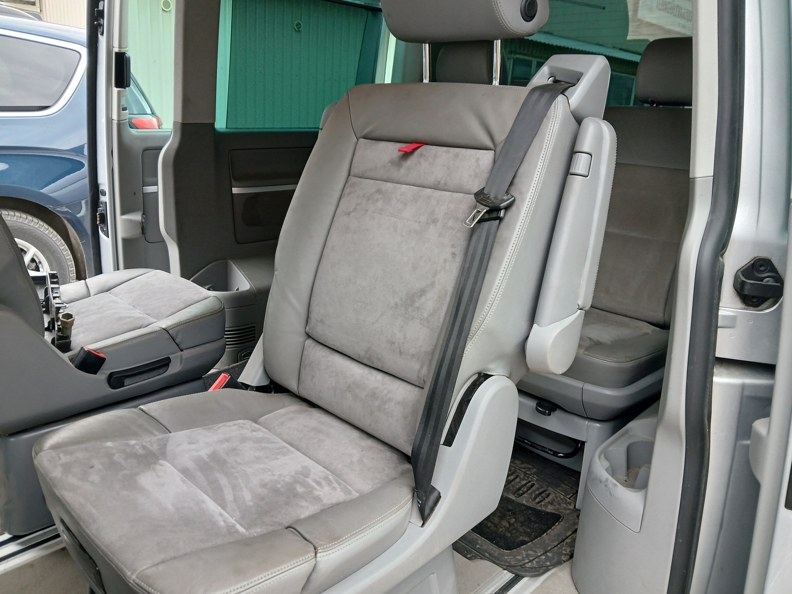 Volkswagen Multivan 2009, photo 7/12