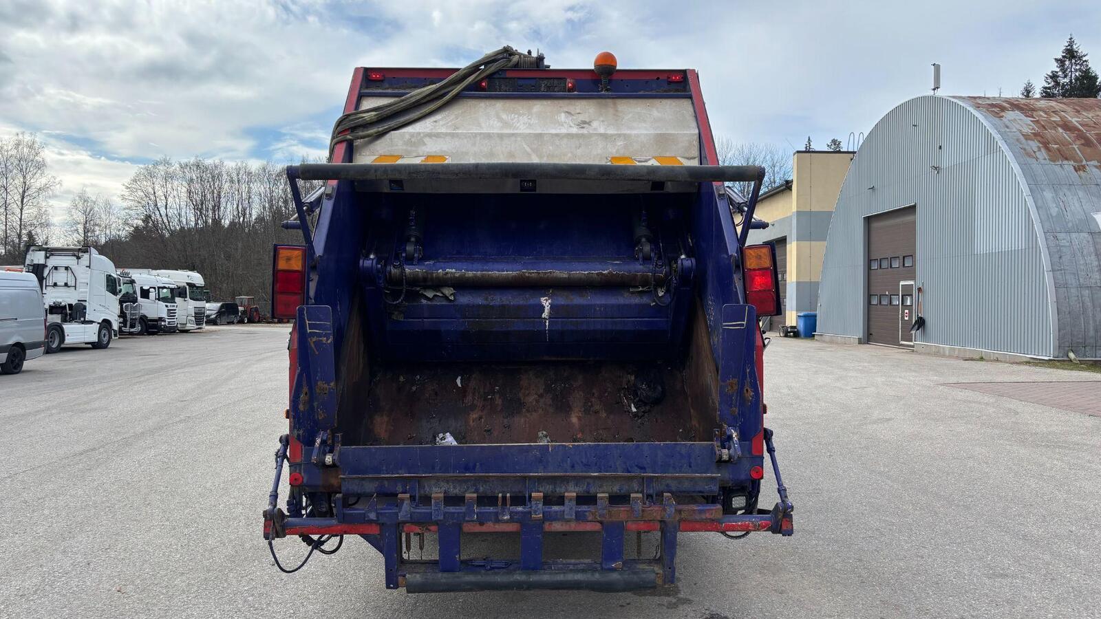 Scania P370 2015, photo 7/33