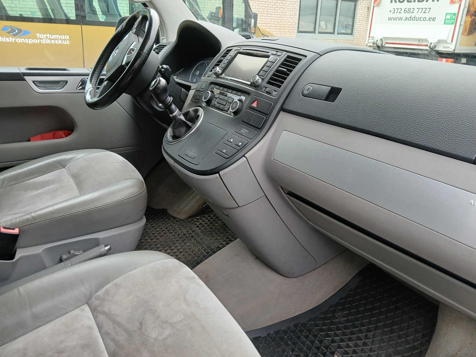Volkswagen Multivan 2009, photo 3/12