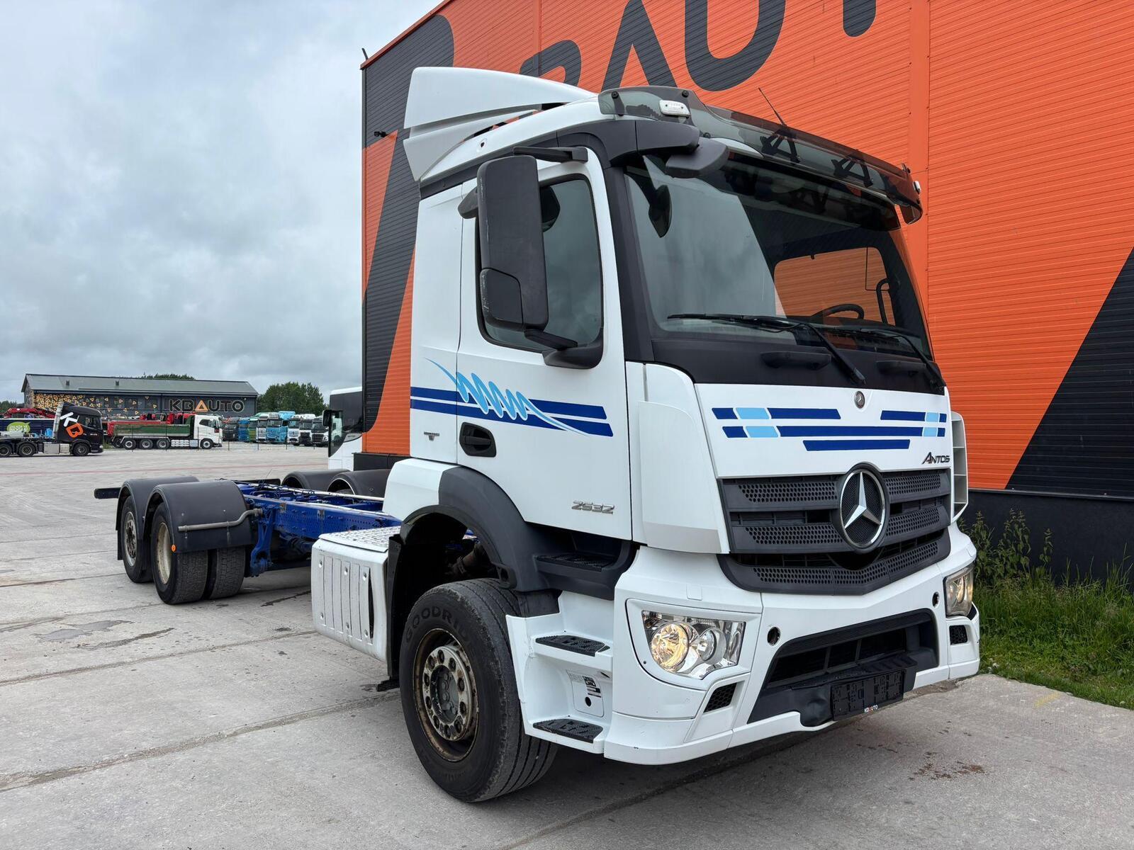 Mercedes-Benz Antos 2532 6x2*4 2015, photo 4/26