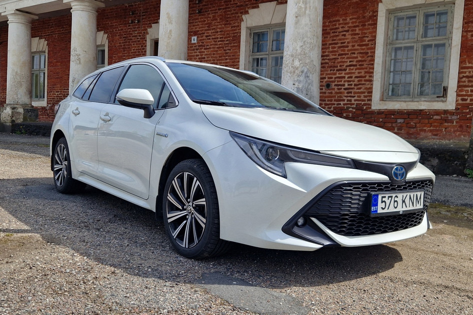Toyota Corolla, 2021, 1.8, 72 kW, hübriid (bensiin/elekter), automaat, esivedu