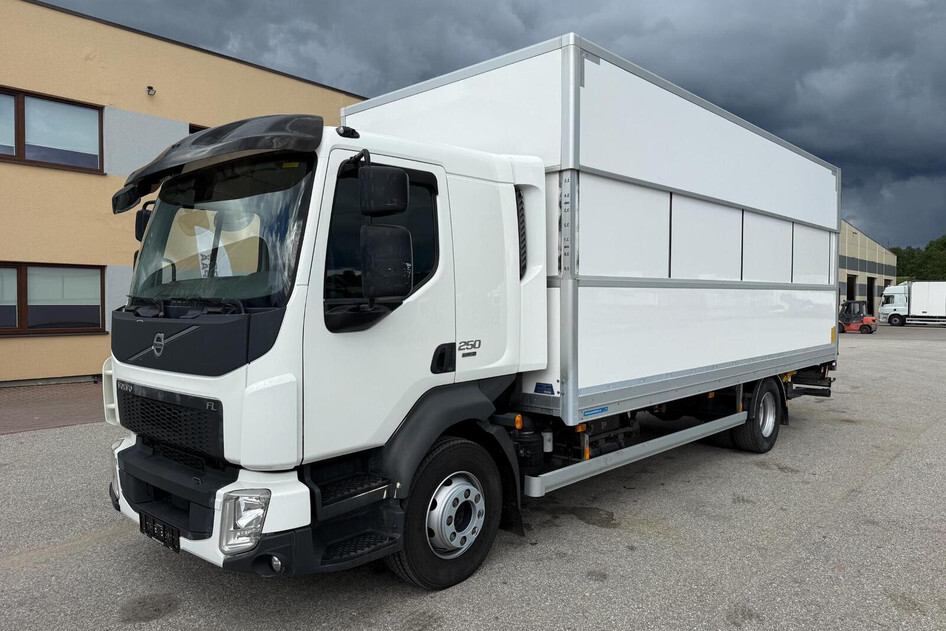 Volvo FL250 4X2, 2021, 250 kW, дизель, автомат