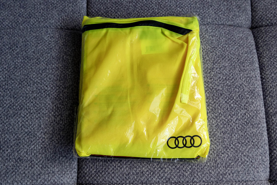 Audi Originaal Helkurvest 2tk (UUS!)