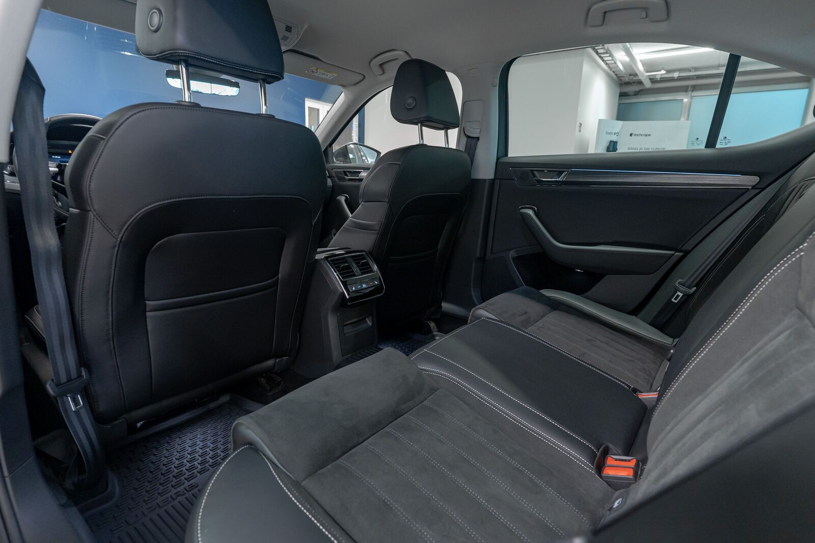 Škoda Superb 2023, kuva 6/19