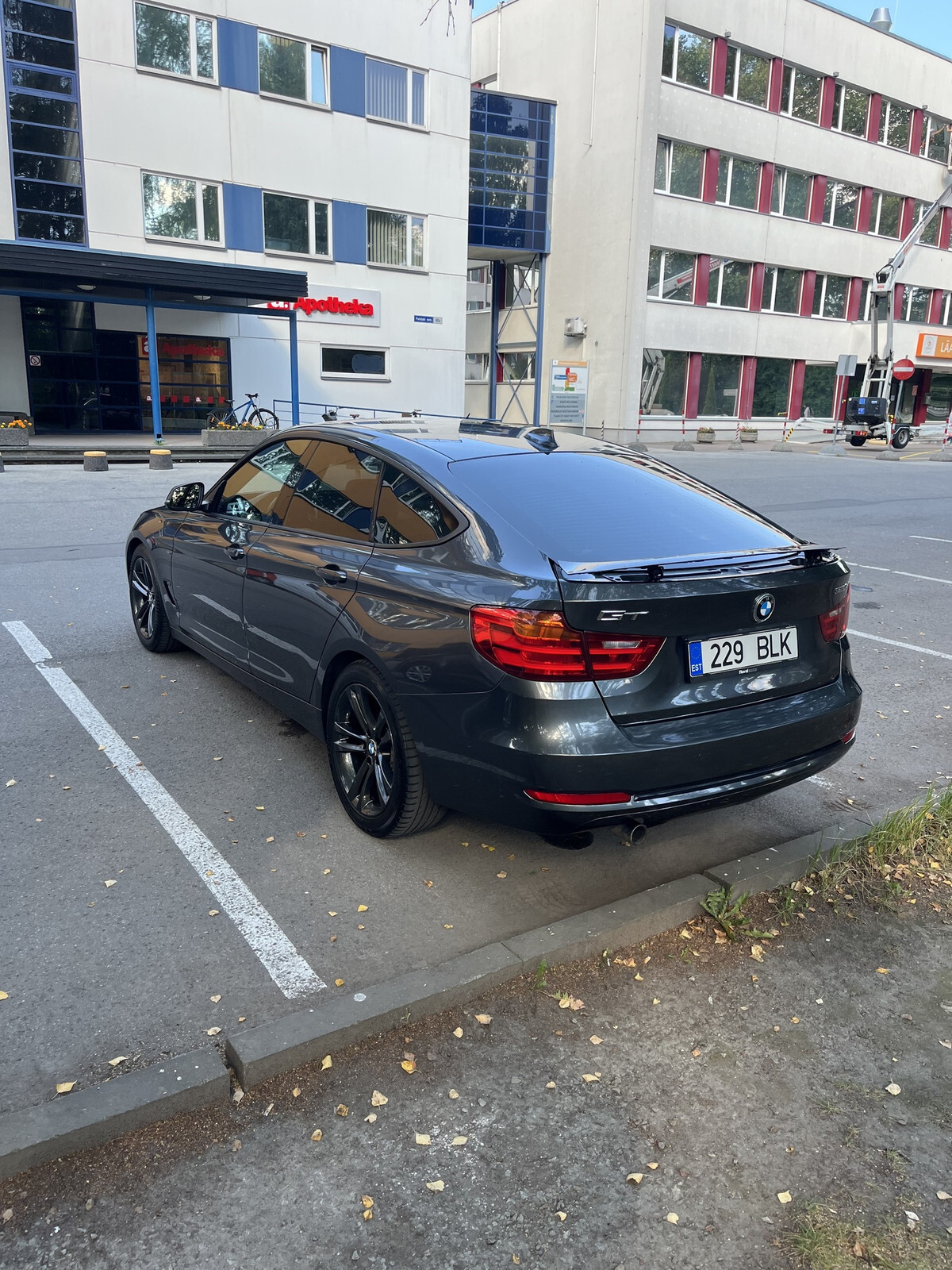 BMW 320 2013, photo 4/8