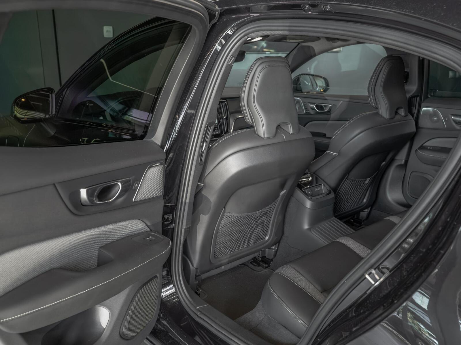 Volvo S60 2024, photo 7/14
