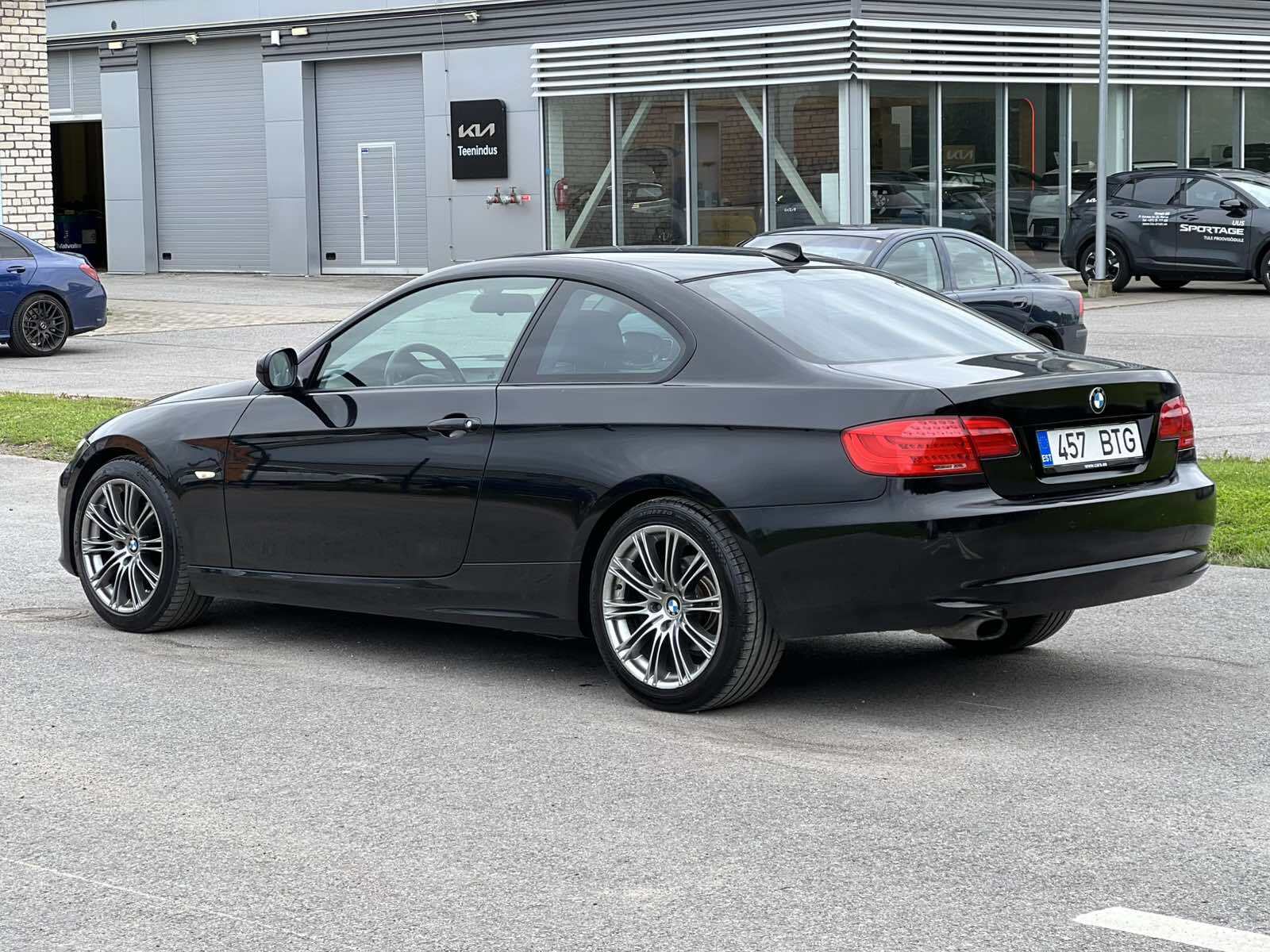 BMW 320 2010, photo 6/10