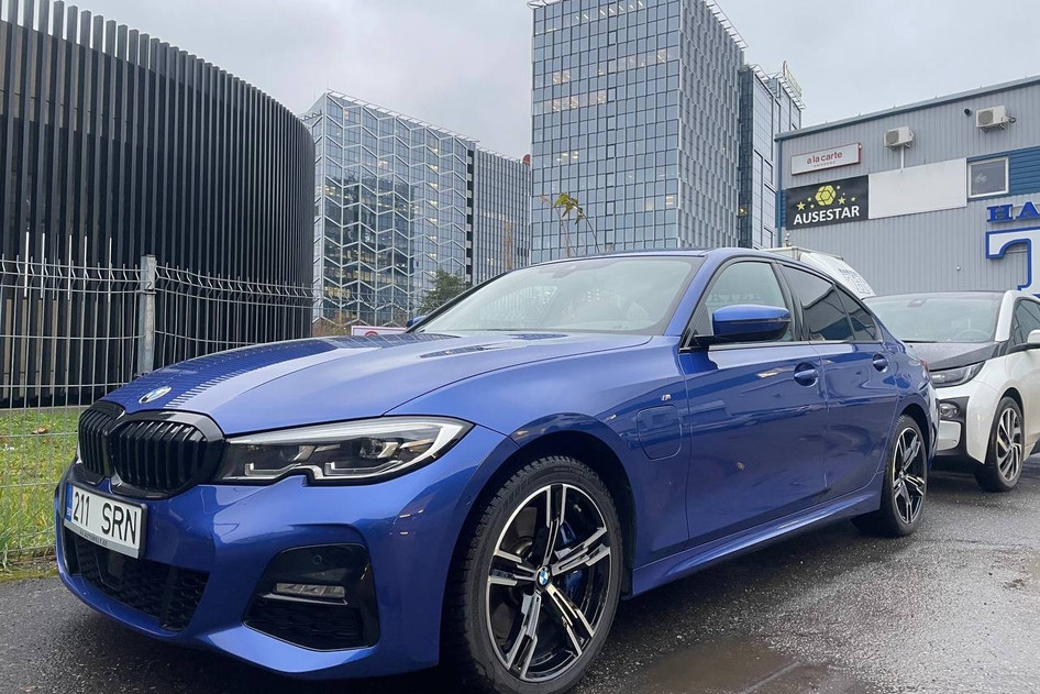 BMW 330, 2022, 2.0, 135 kW, plug-in hybrid (petrol/electric), automatic, four-wheel drive