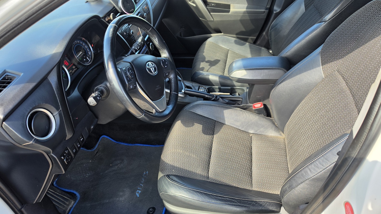 Toyota Auris 2014, photo 6/7